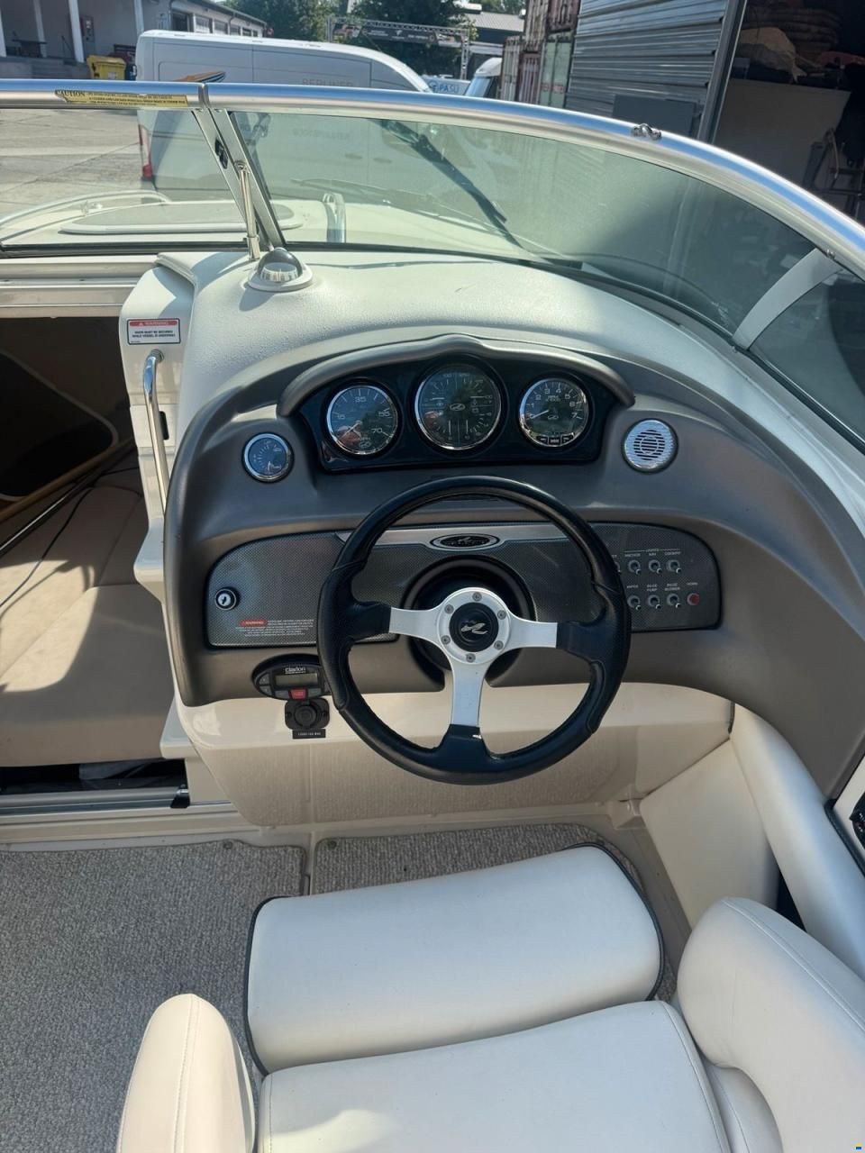 Sea Ray 220 SunSport Edition
