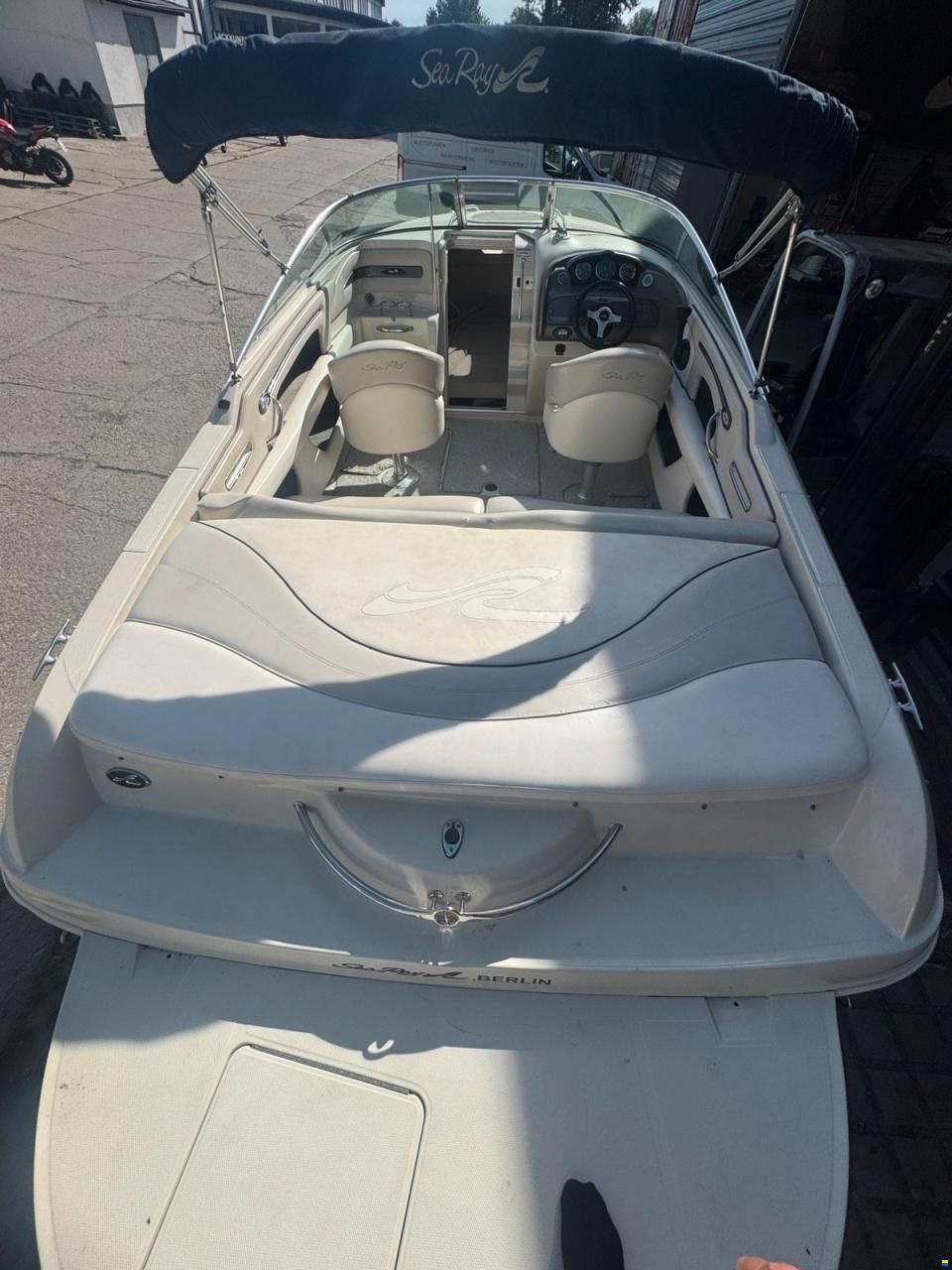 Sea Ray 220 SunSport Edition