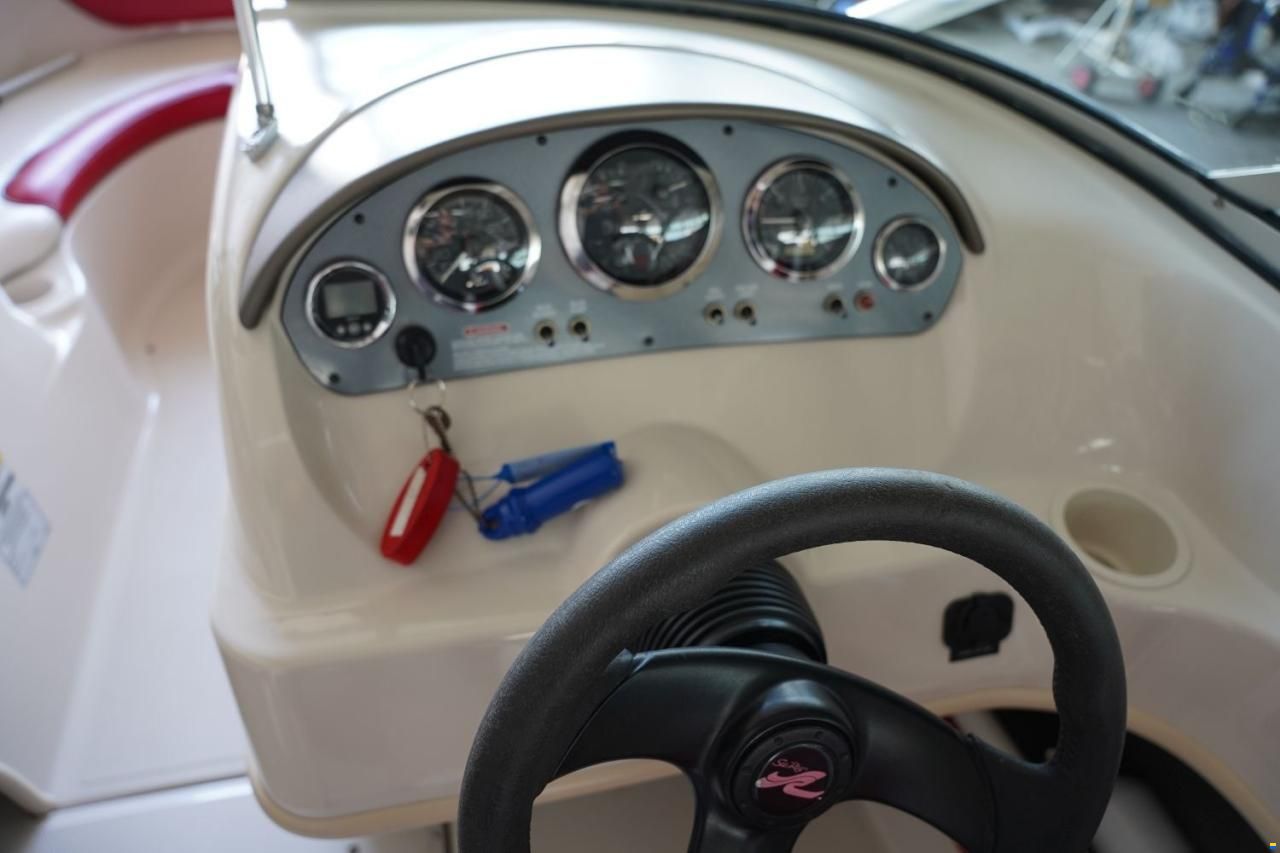 Sea Ray 205