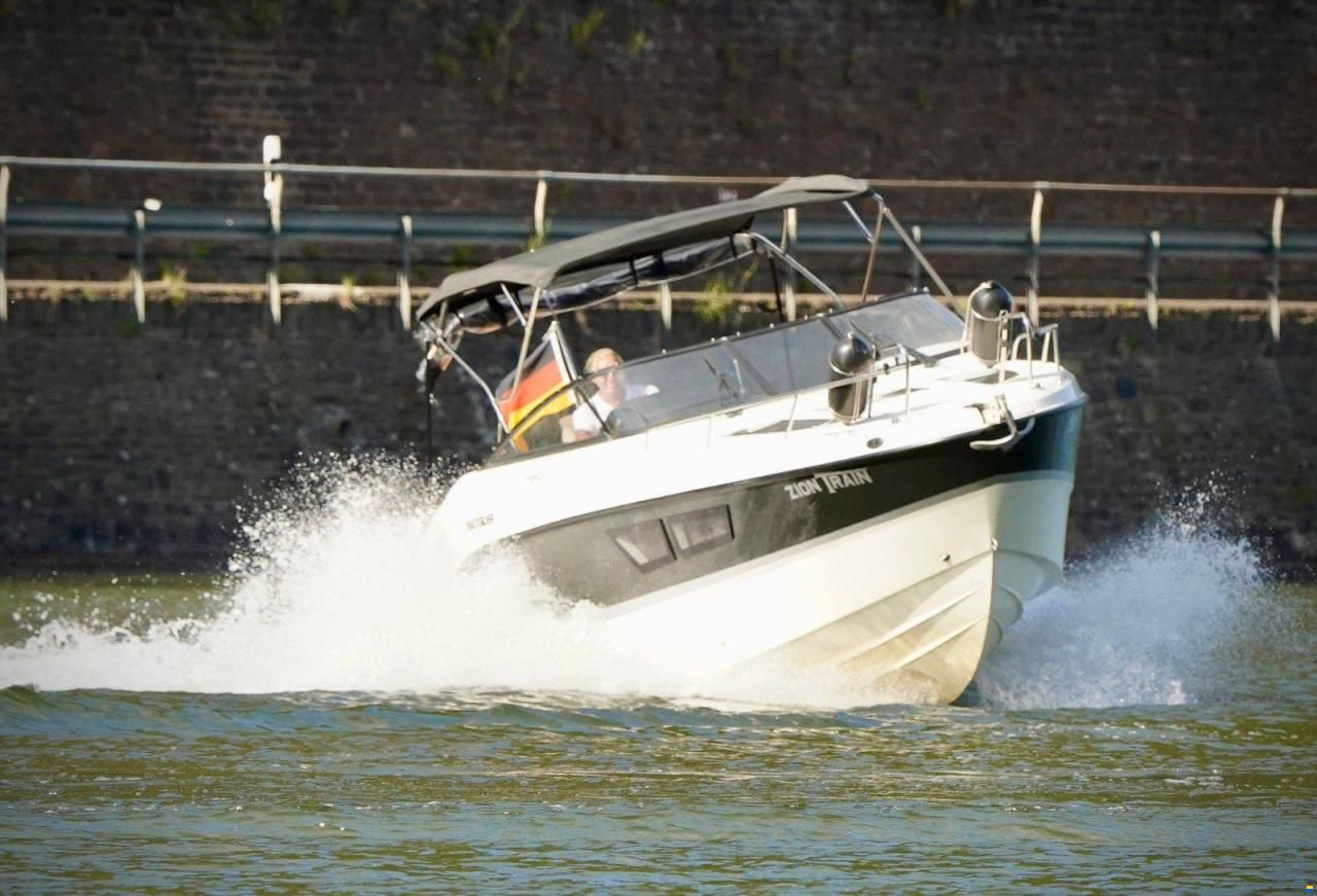 Quicksilver 805 ACTIV CRUISER