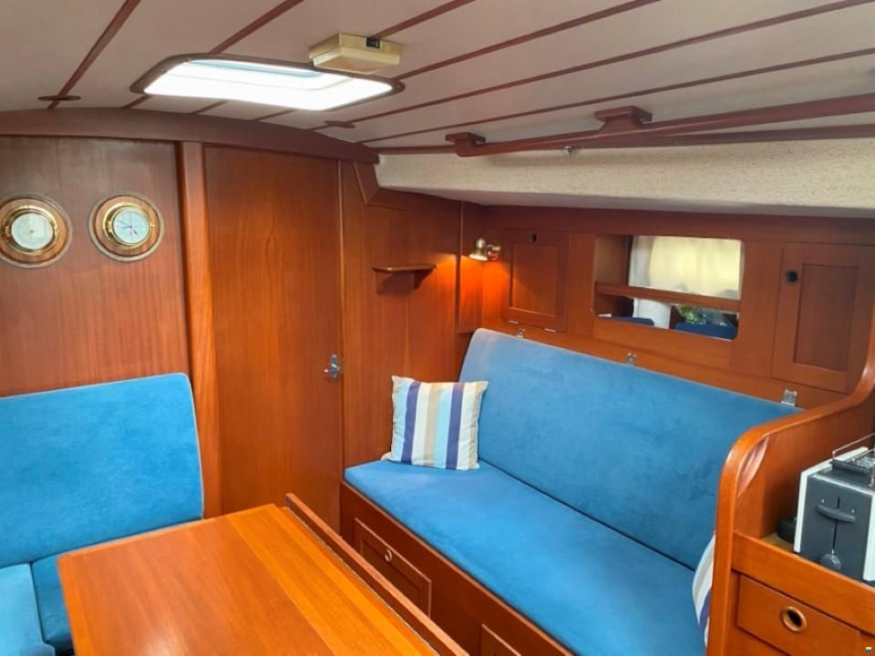 Hallberg-Rassy 352