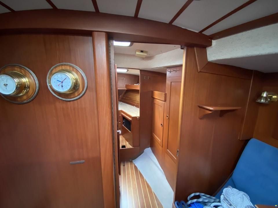 Hallberg-Rassy 352