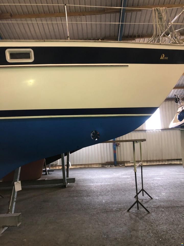Hallberg-Rassy 352
