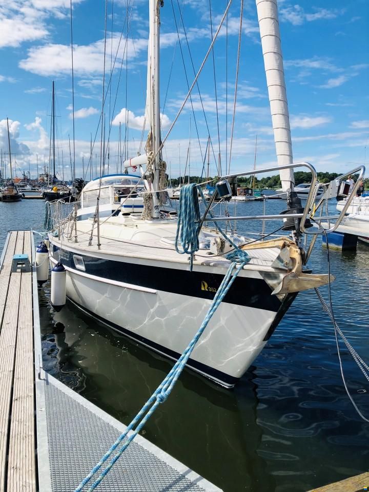 Hallberg-Rassy 352