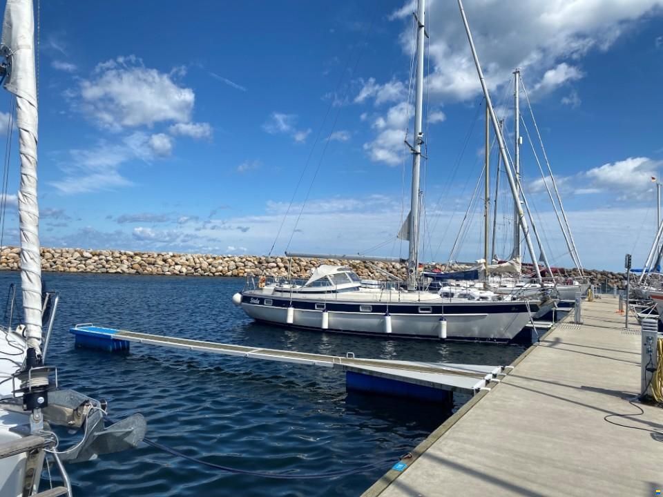 Hallberg-Rassy 352
