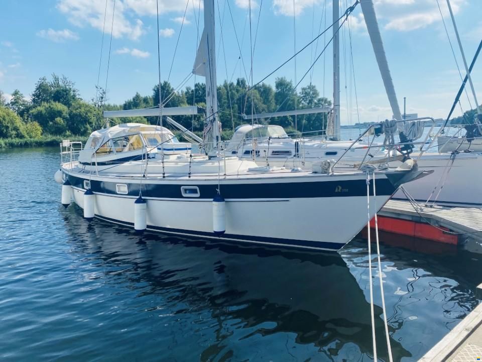 Hallberg-Rassy 352