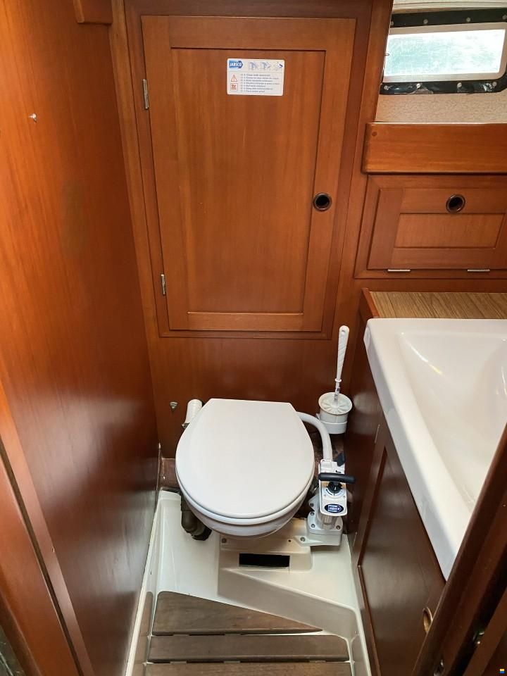 Hallberg-Rassy 352
