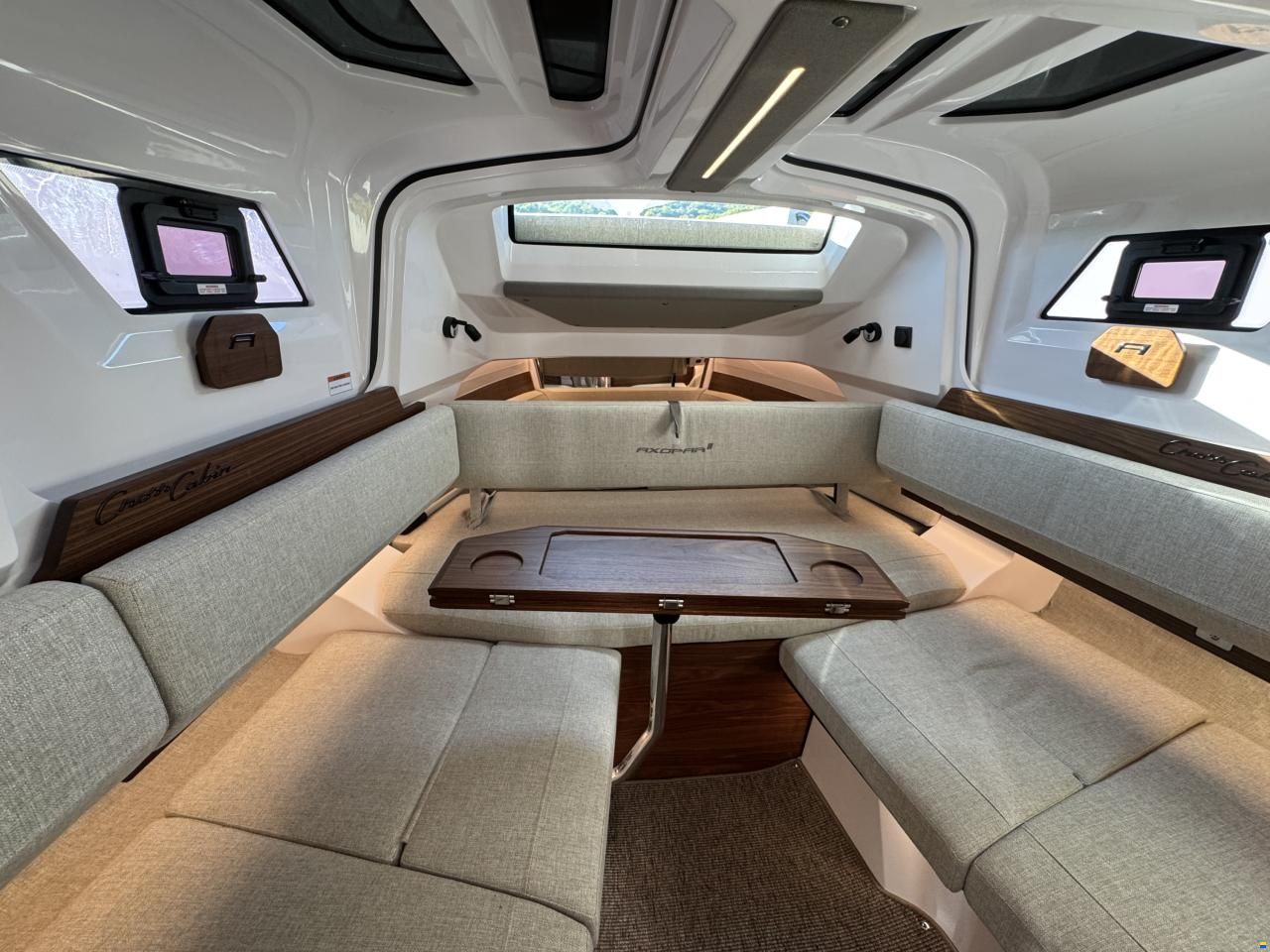 Axopar 38 XC Cross Cabin