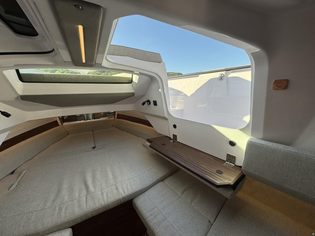 Axopar 38 XC Cross Cabin