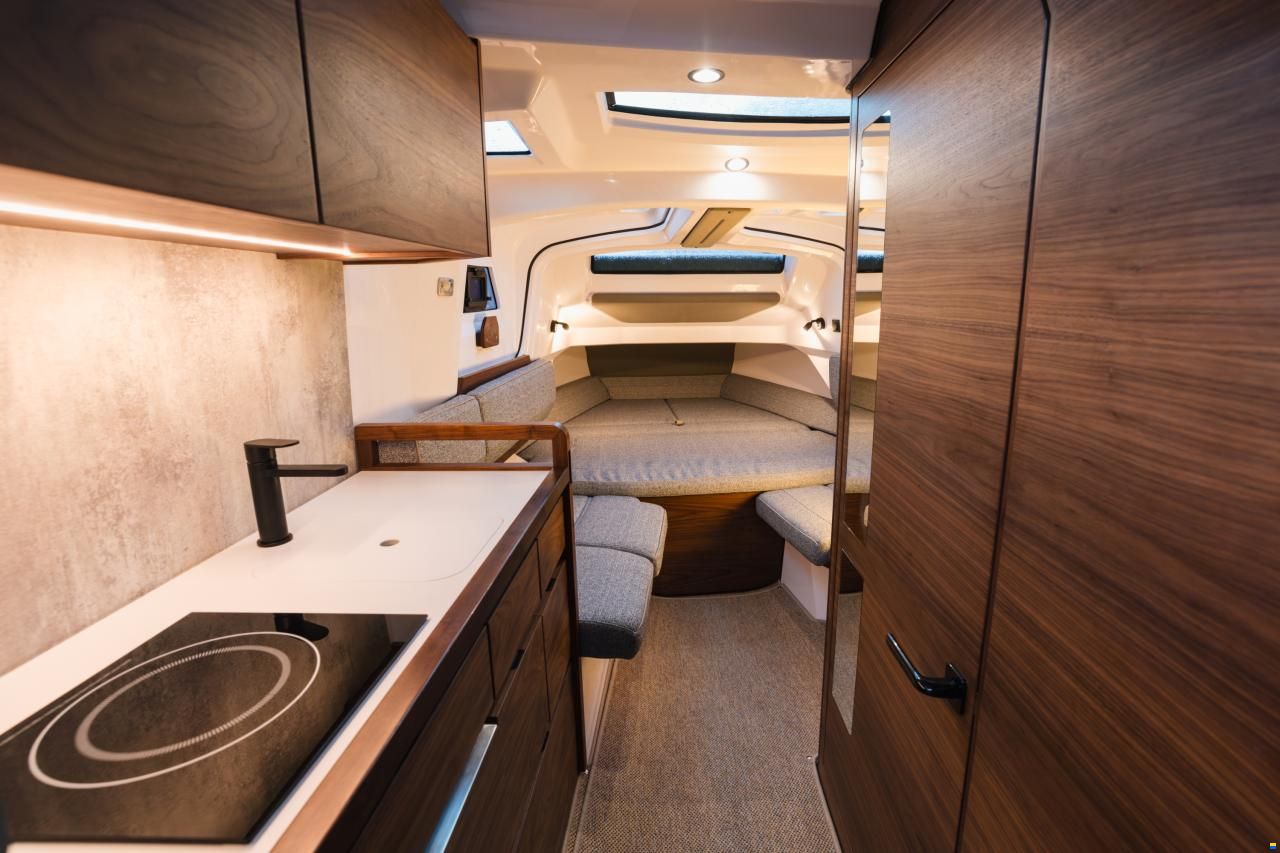 Axopar 38 Cross Cabin