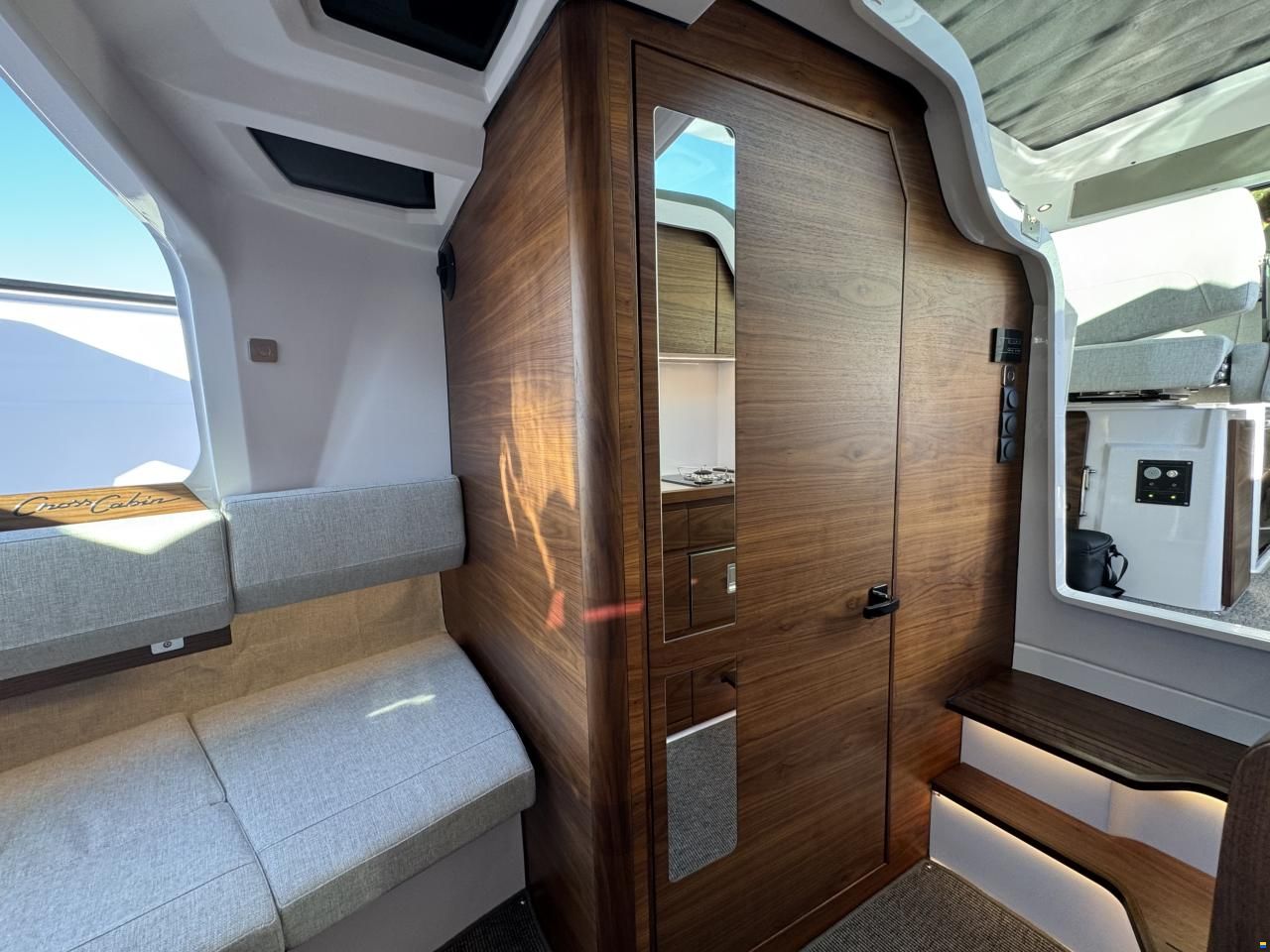 Axopar 38 XC Cross Cabin