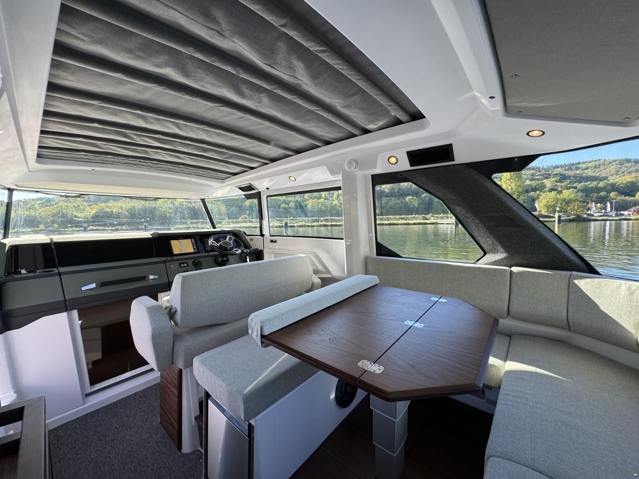 Axopar 38 XC Cross Cabin