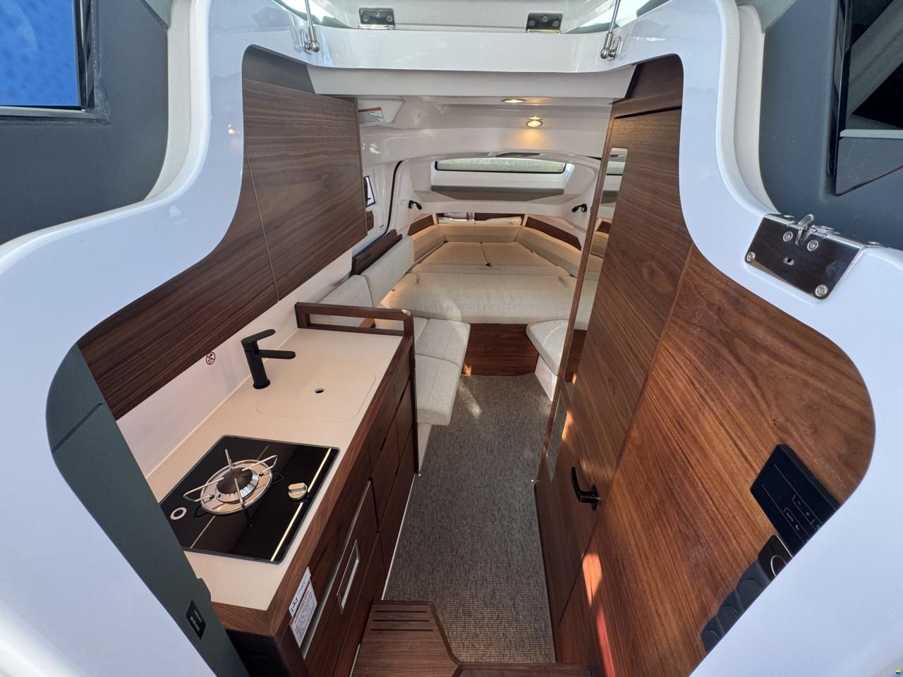 Axopar 38 XC Cross Cabin