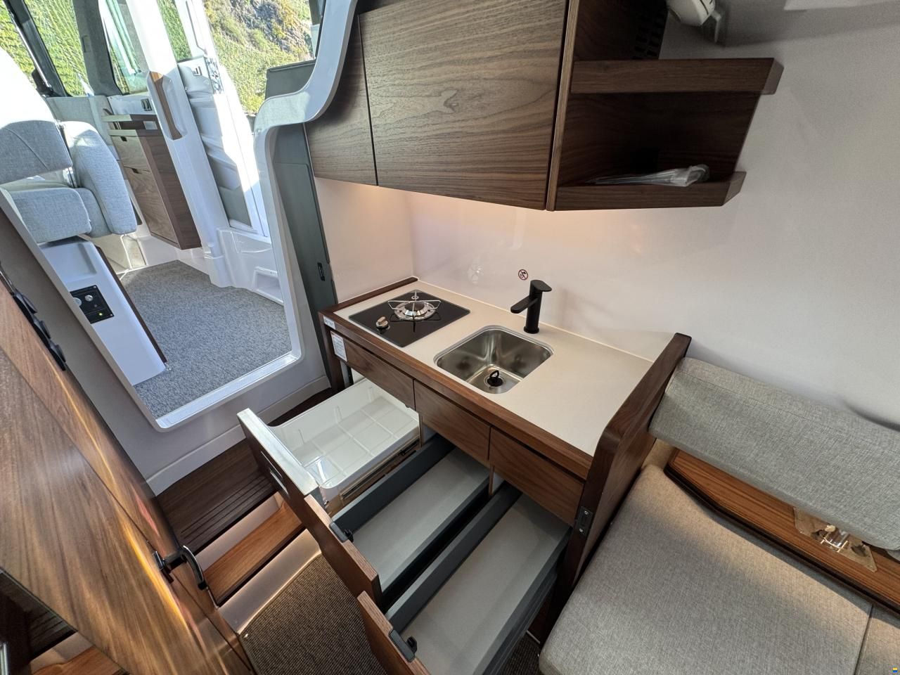 Axopar 38 XC Cross Cabin