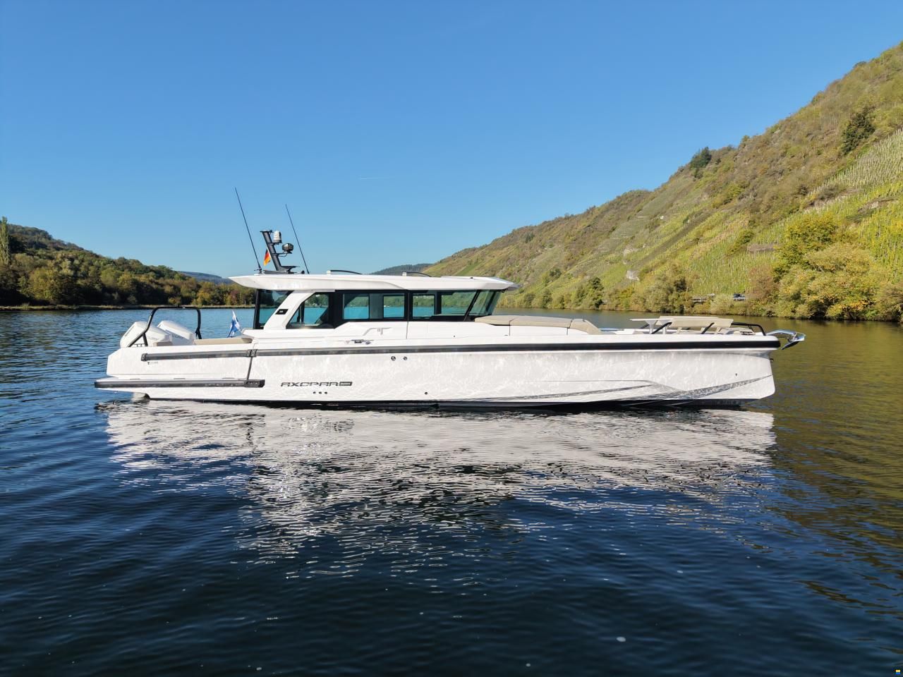 Axopar 38 XC Cross Cabin