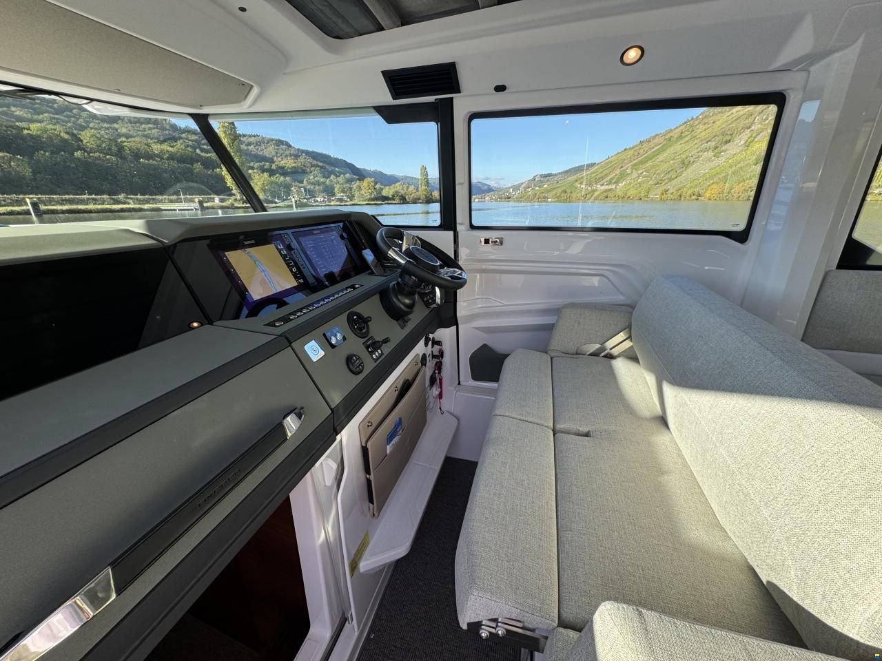 Axopar 38 XC Cross Cabin