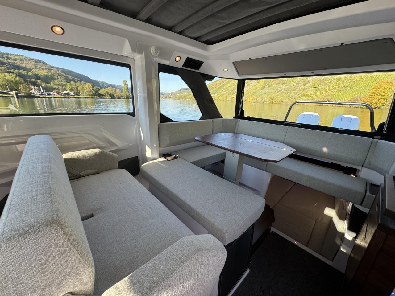 Axopar 38 XC Cross Cabin