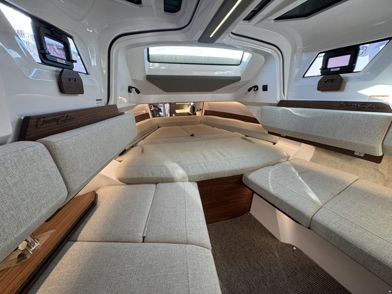 Axopar 38 XC Cross Cabin