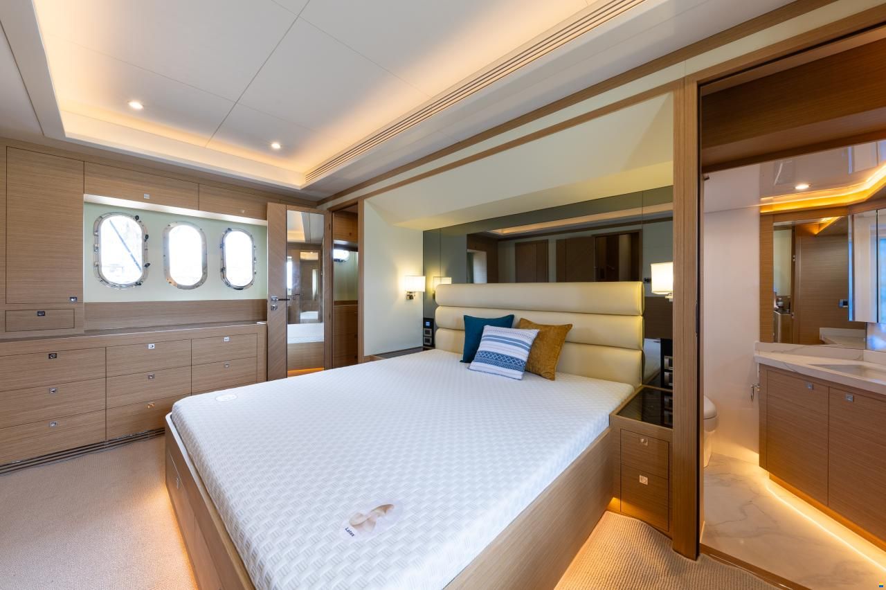 Selene 68 Explorer