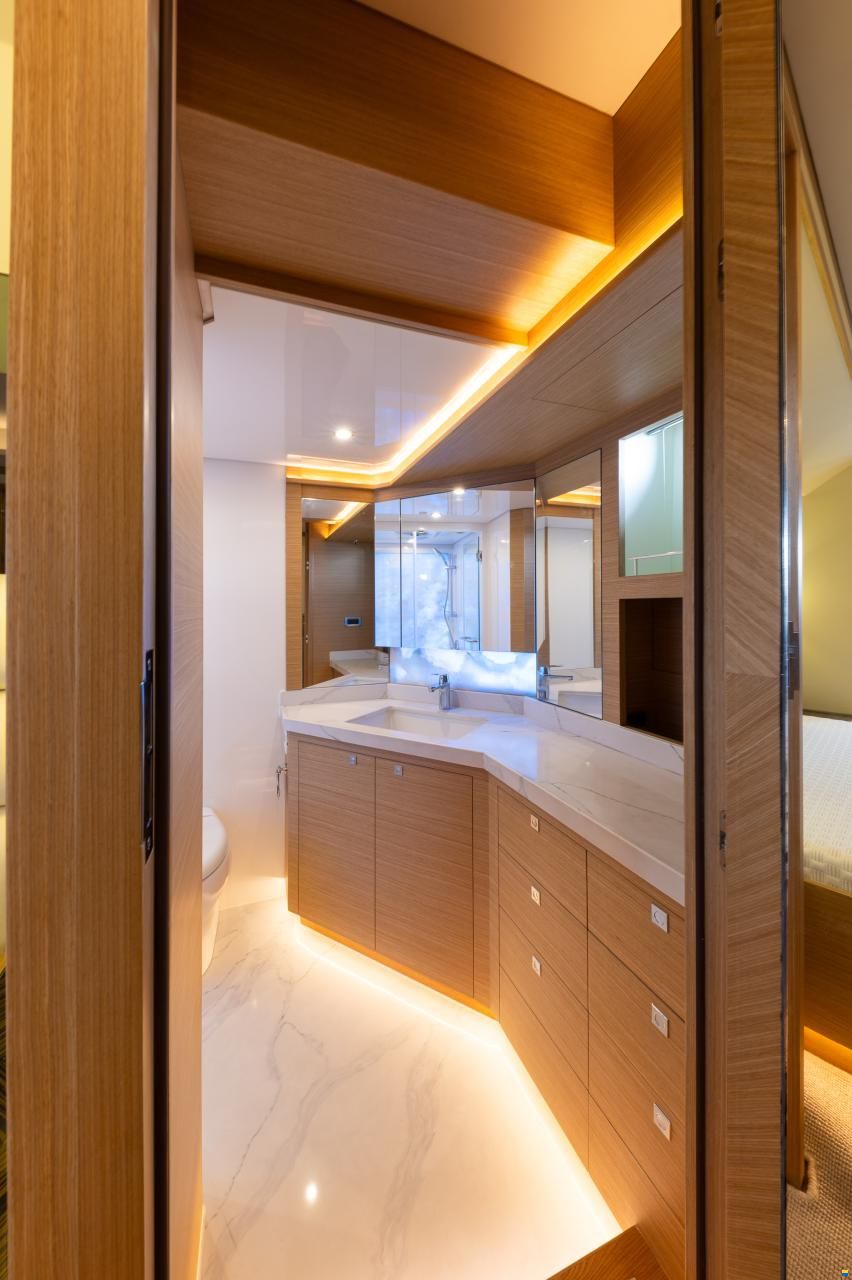 Selene 68 Explorer