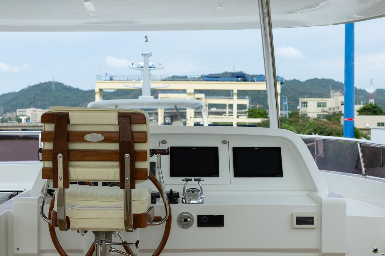 Selene 68 Explorer