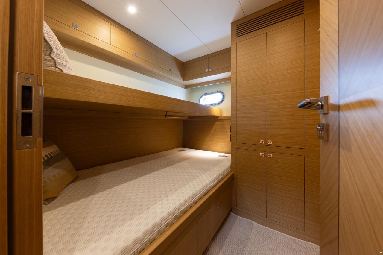 Selene 68 Explorer