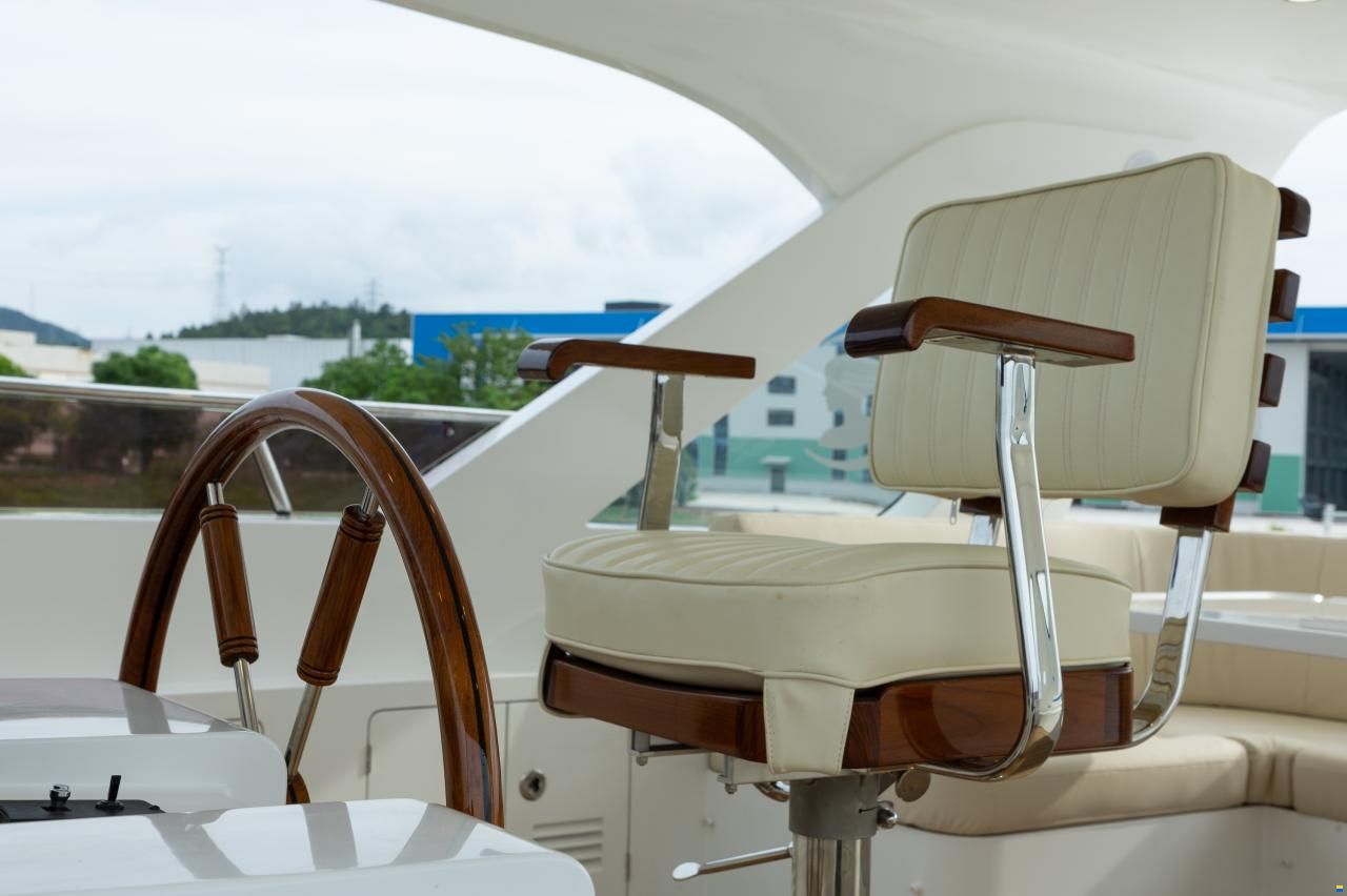 Selene 68 Explorer