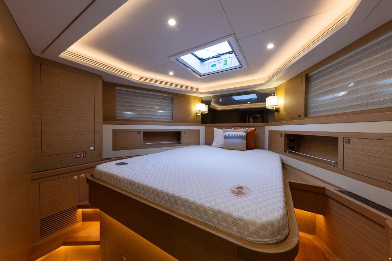 Selene 68 Explorer