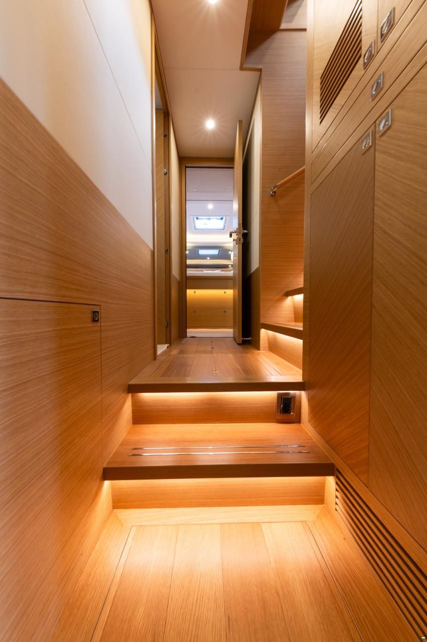 Selene 68 Explorer