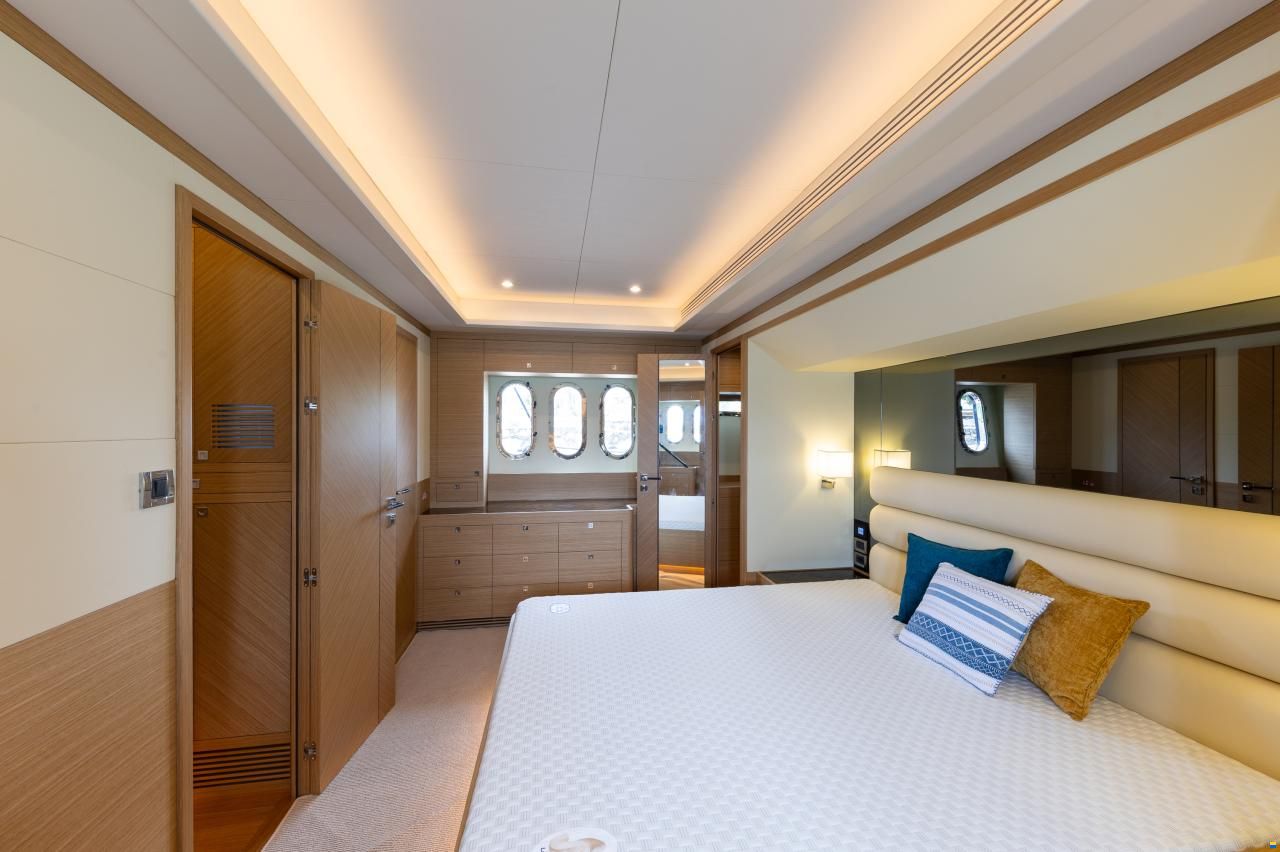 Selene 68 Explorer