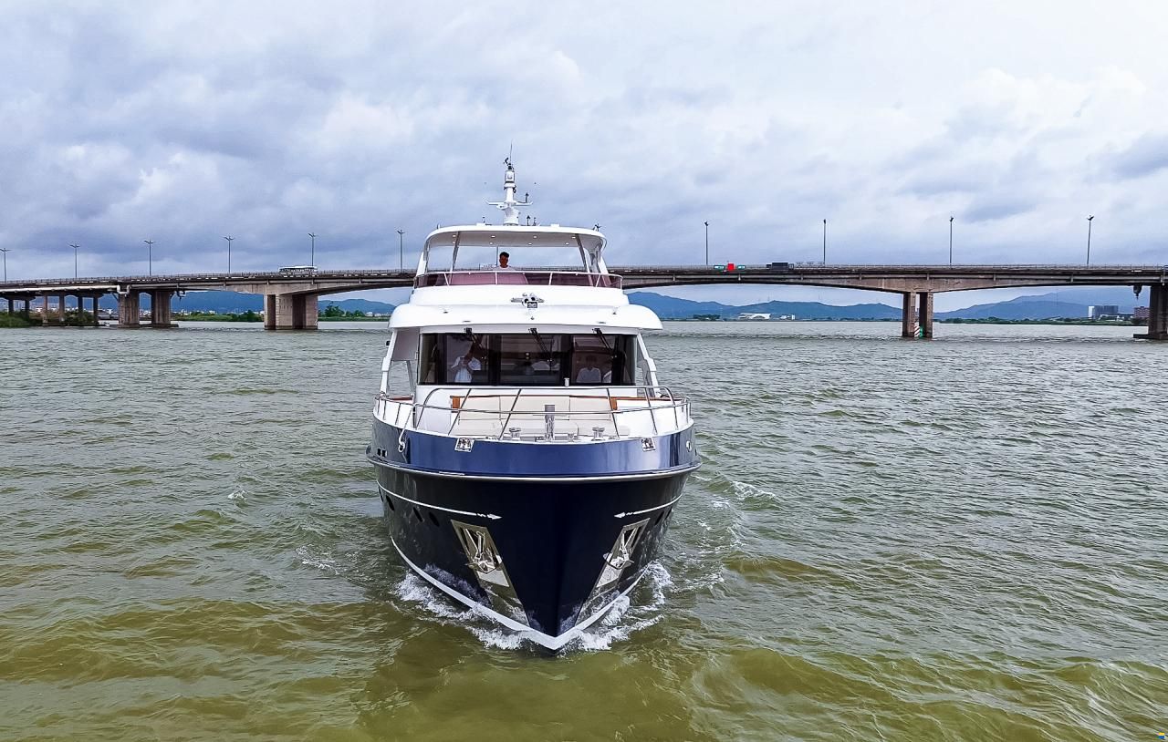 Selene 68 Explorer