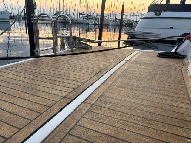 Sealine C330