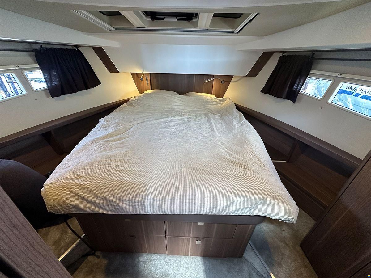 Sealine C330