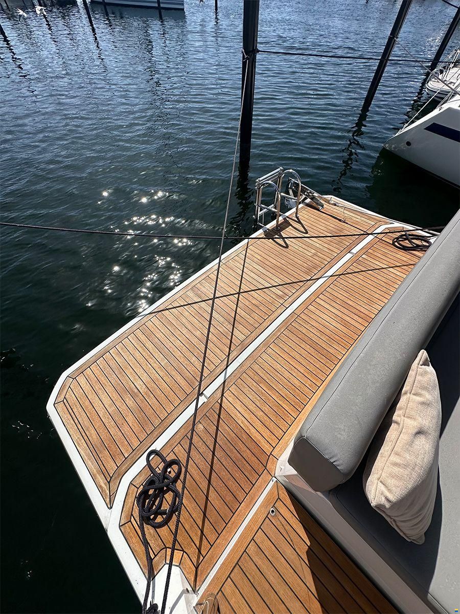 Sealine C330