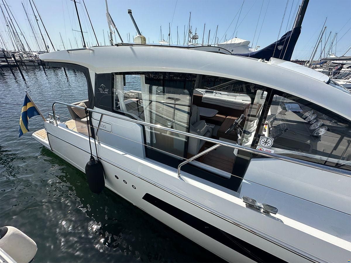 Sealine C330