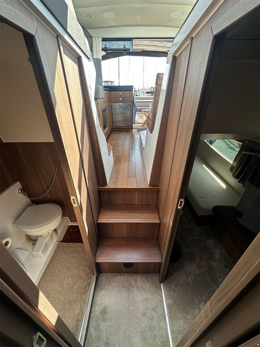 Sealine C330