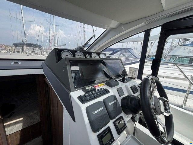 Sealine C330