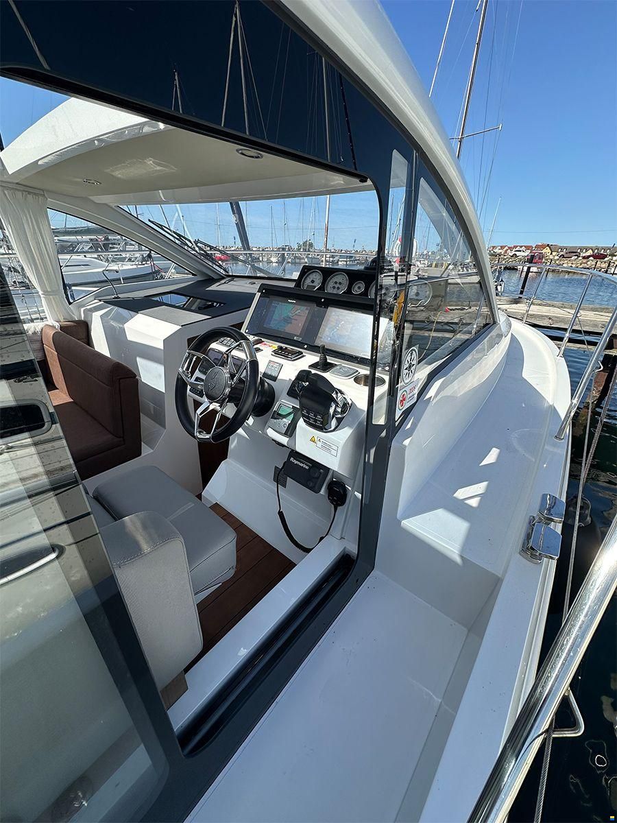 Sealine C330