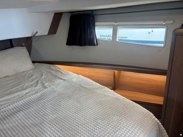 Sealine C330