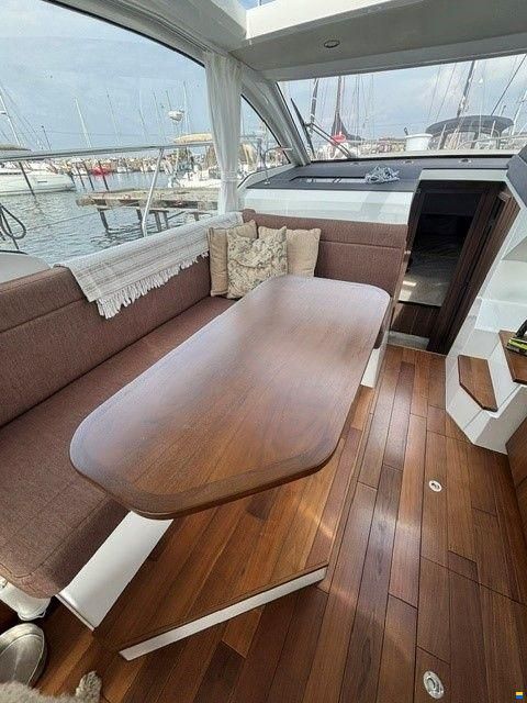 Sealine C330