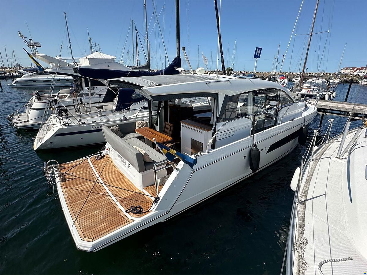 Sealine C330