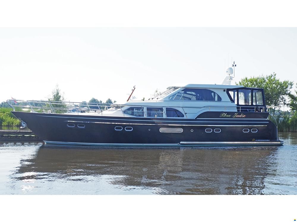 B. van den Hoven Van Den Hoven Exclusive 1500 LE