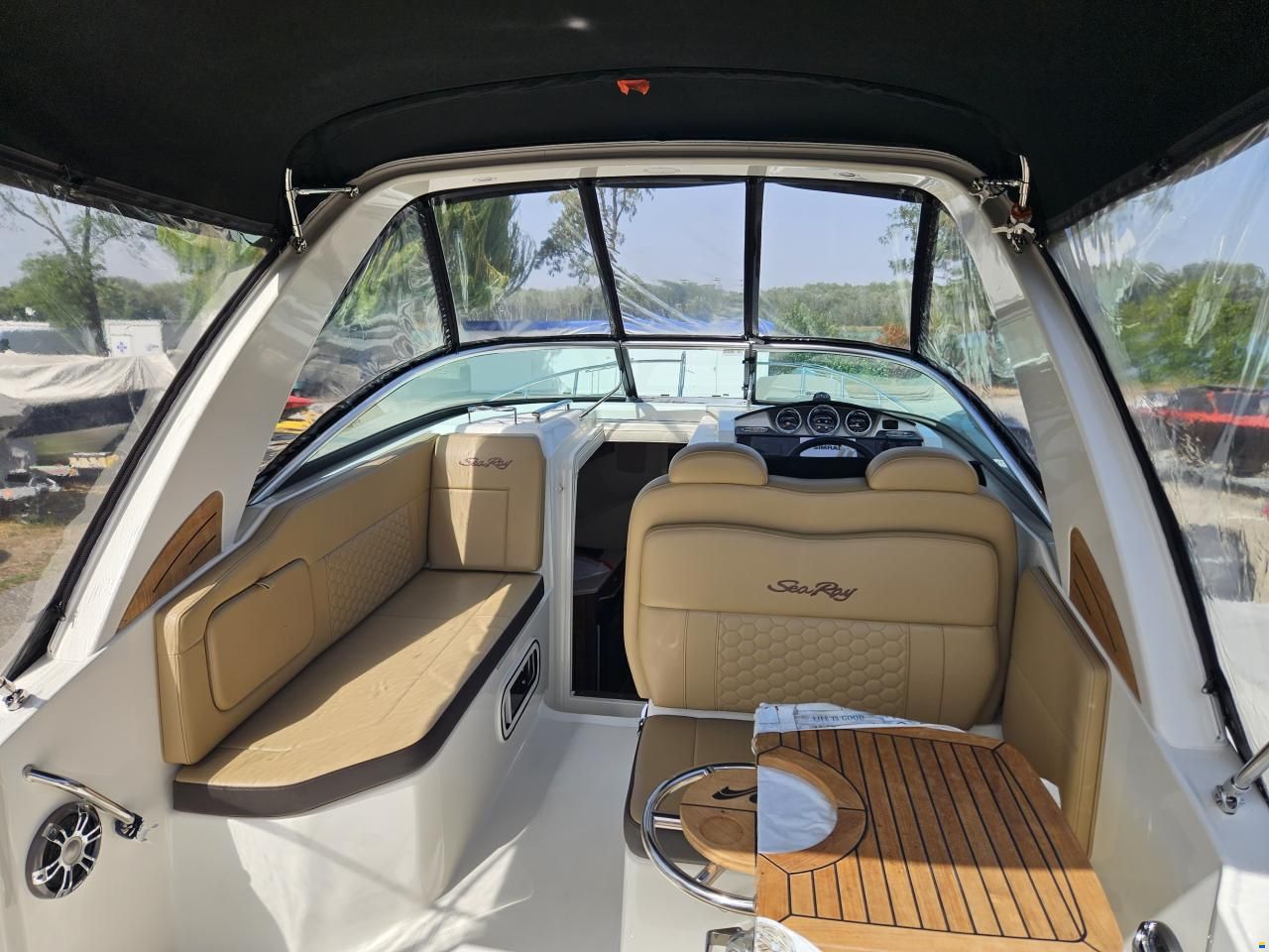 Sea Ray 265