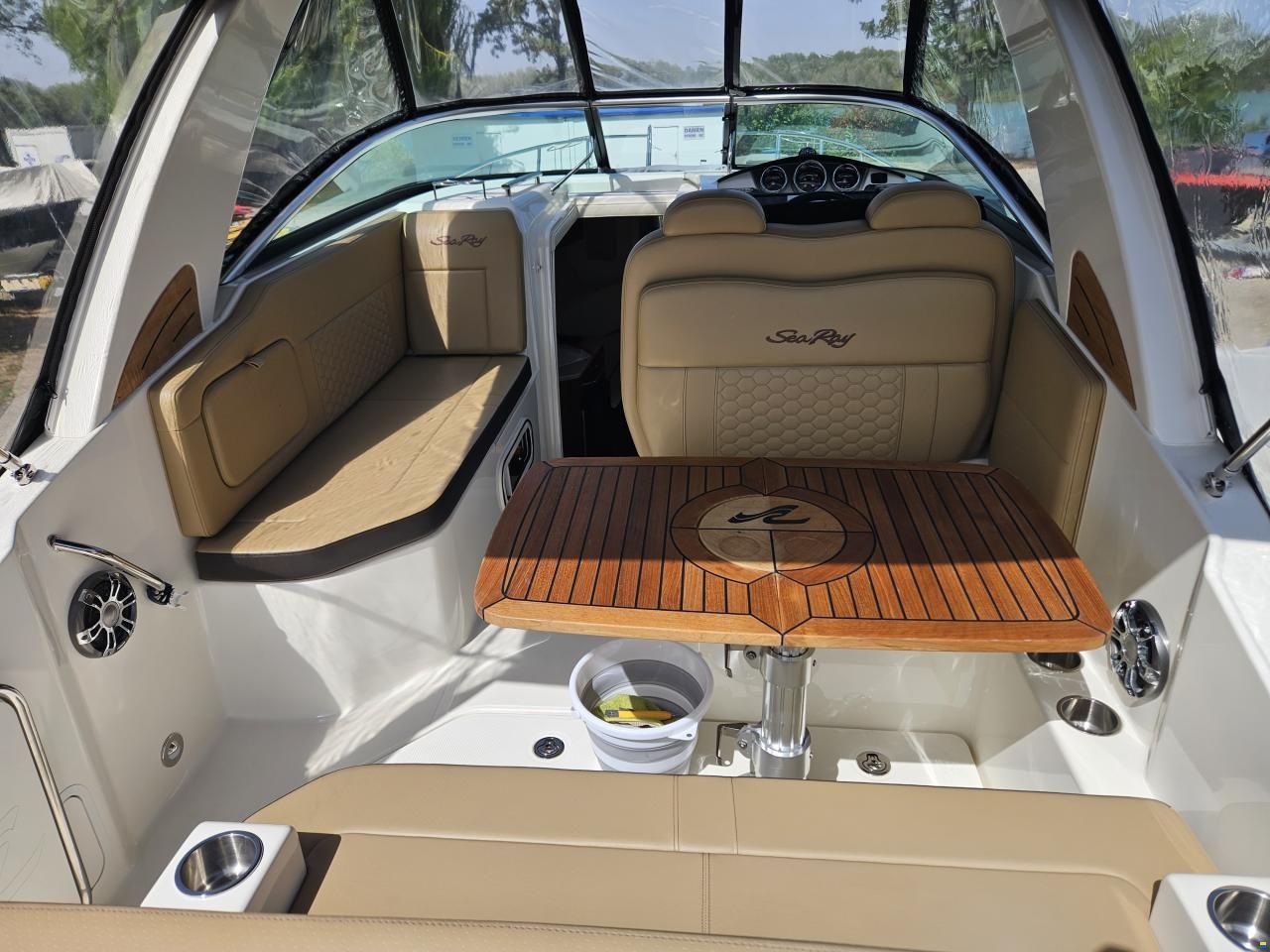 Sea Ray 265