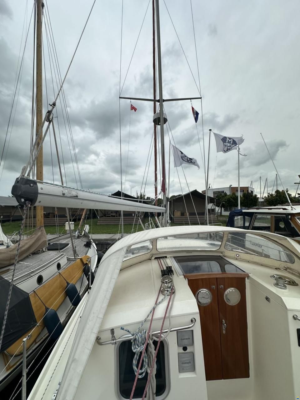 Moody Eclipse 33