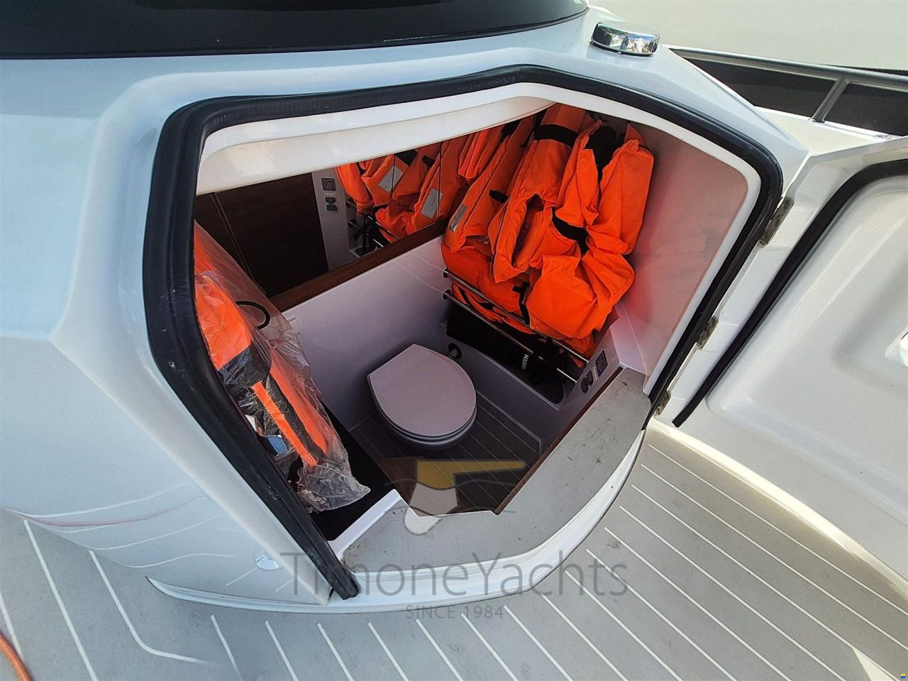 Axopar 28 Cabin