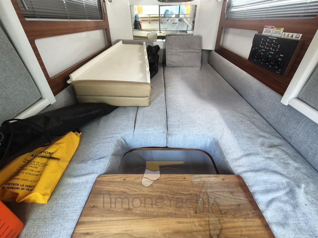 Axopar 28 Cabin
