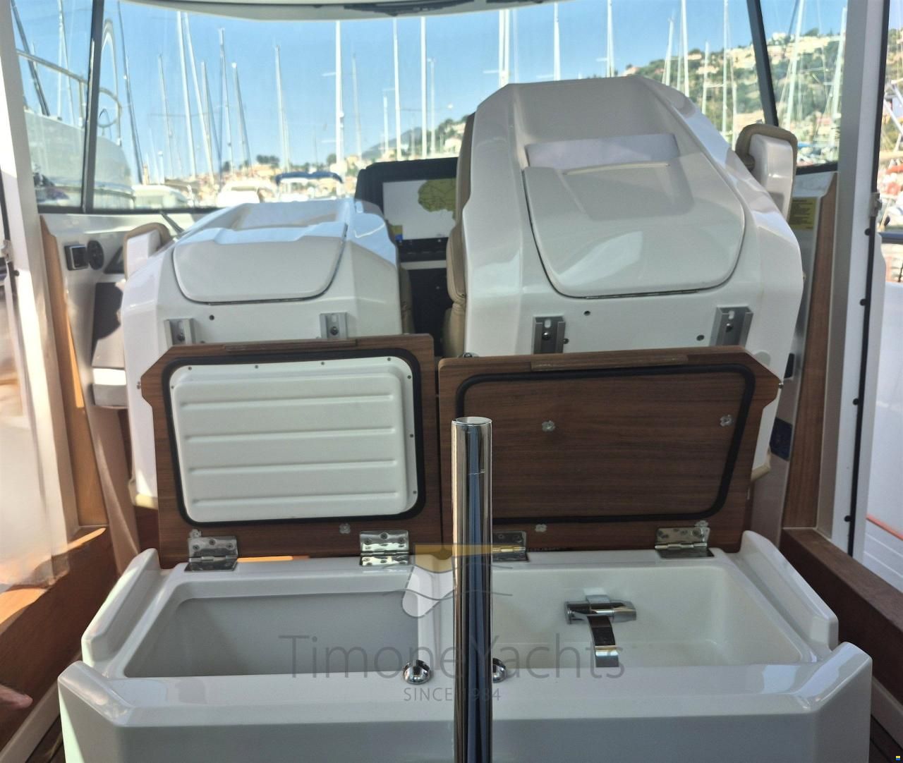Axopar 28 Cabin