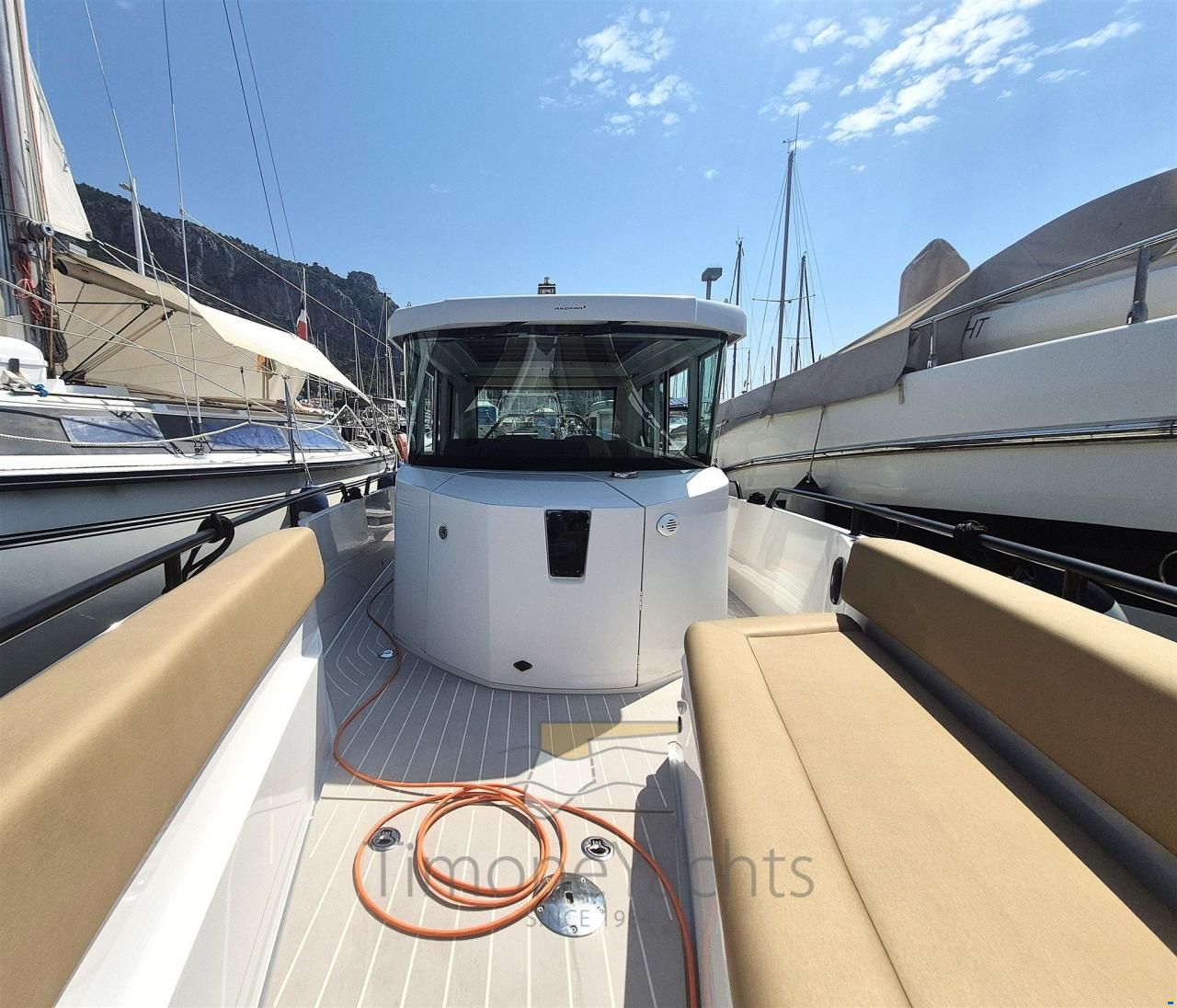 Axopar 28 Cabin
