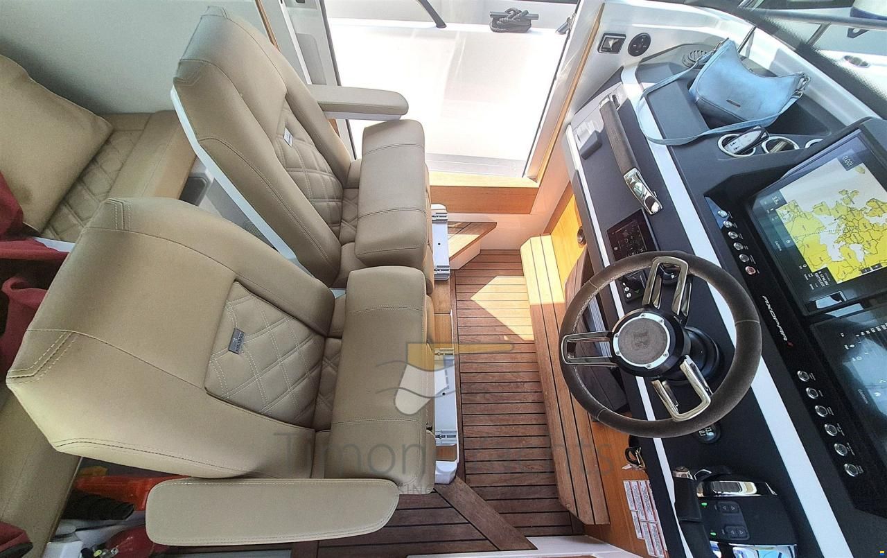 Axopar 28 Cabin